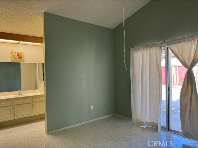 Detail Gallery Image 9 of 18 For 12399 Highgate Ave, Victorville,  CA 92395 - 3 Beds | 2 Baths