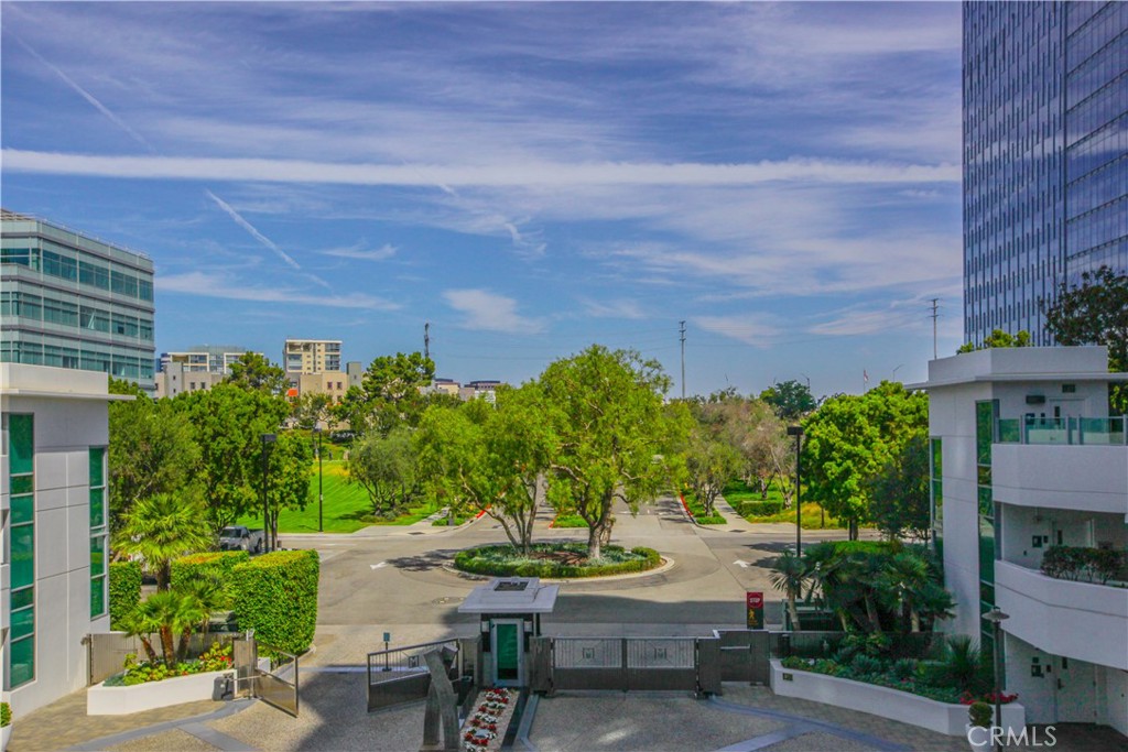 https://media.crmls.org/medias/b8b4a063-9092-4a3d-897f-252399dc5958.jpg?preset=X-Large