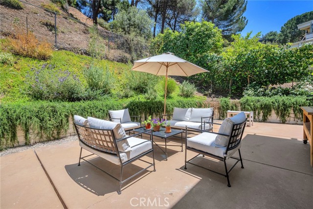 17152 Escalon Drive, Encino CA: https://media.crmls.org/medias/b8b4fb0c-f542-407f-a471-91af0e52a811.jpg