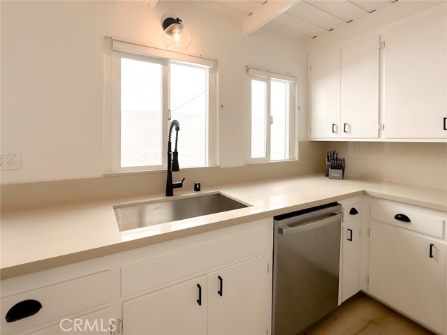 Detail Gallery Image 16 of 31 For 63 9th St, Hermosa Beach,  CA 90254 - 2 Beds | 1 Baths