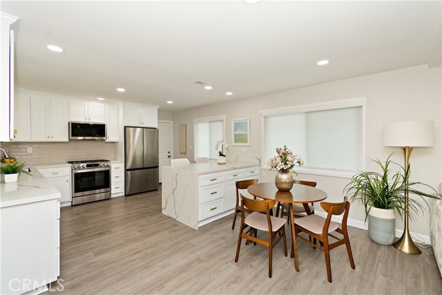 Detail Gallery Image 9 of 31 For 285 Harvard Ln, Seal Beach,  CA 90740 - 4 Beds | 2 Baths