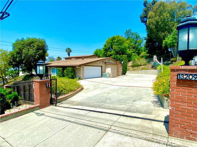 Detail Gallery Image 1 of 30 For 13209 Harding St, Sylmar,  CA 91342 - 3 Beds | 2/1 Baths