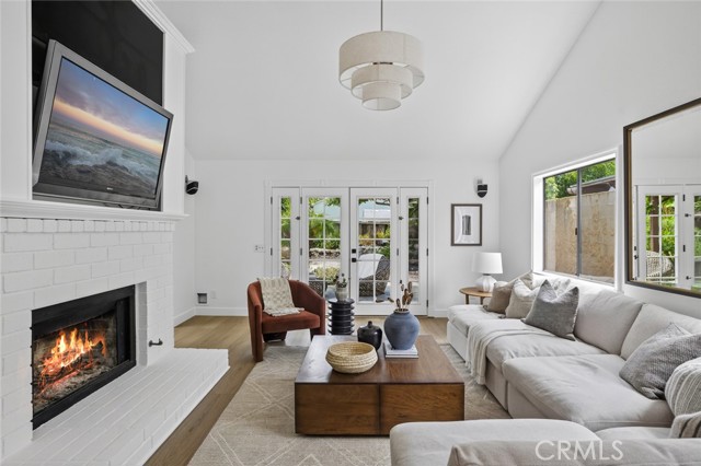 983 Oak Street, Costa Mesa CA: https://media.crmls.org/medias/b8b63b8d-1ab2-4b92-85ca-8203ff44df9f.jpg