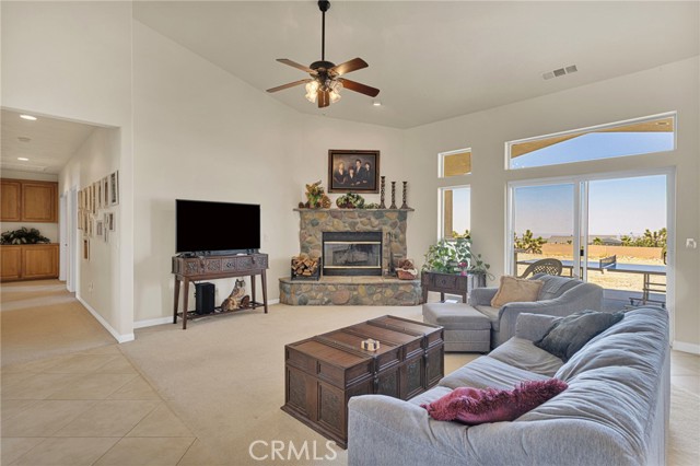 Detail Gallery Image 7 of 43 For 460 Solano Rd, Pinon Hills,  CA 92372 - 4 Beds | 3/1 Baths