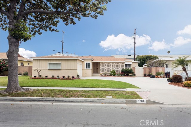 1207 S Pacific Dr, Fullerton, CA 92833