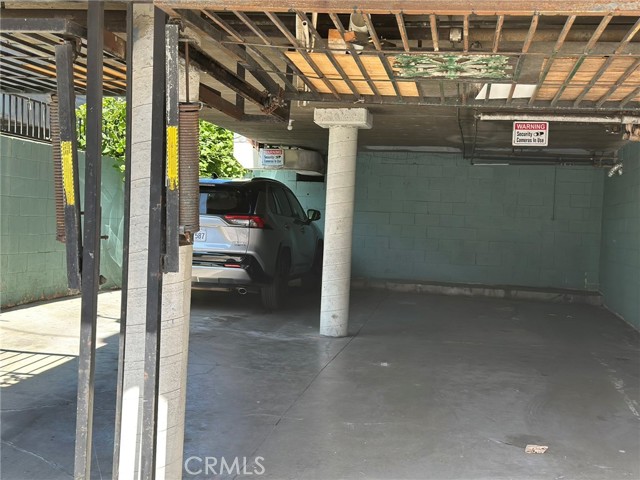 210 S Commonwealth Avenue, Los Angeles CA: https://media.crmls.org/medias/b8b84092-7b94-4823-9a2c-dc80cc82283e.jpg