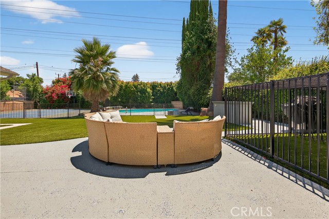 5274 Crebs Avenue, Tarzana CA: https://media.crmls.org/medias/b8b8d34f-7a92-4ac6-af4d-fa27c7d637a3.jpg