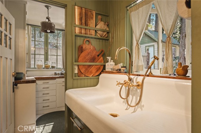 655 Cottage Grove Drive, Lake Arrowhead, CA 92352