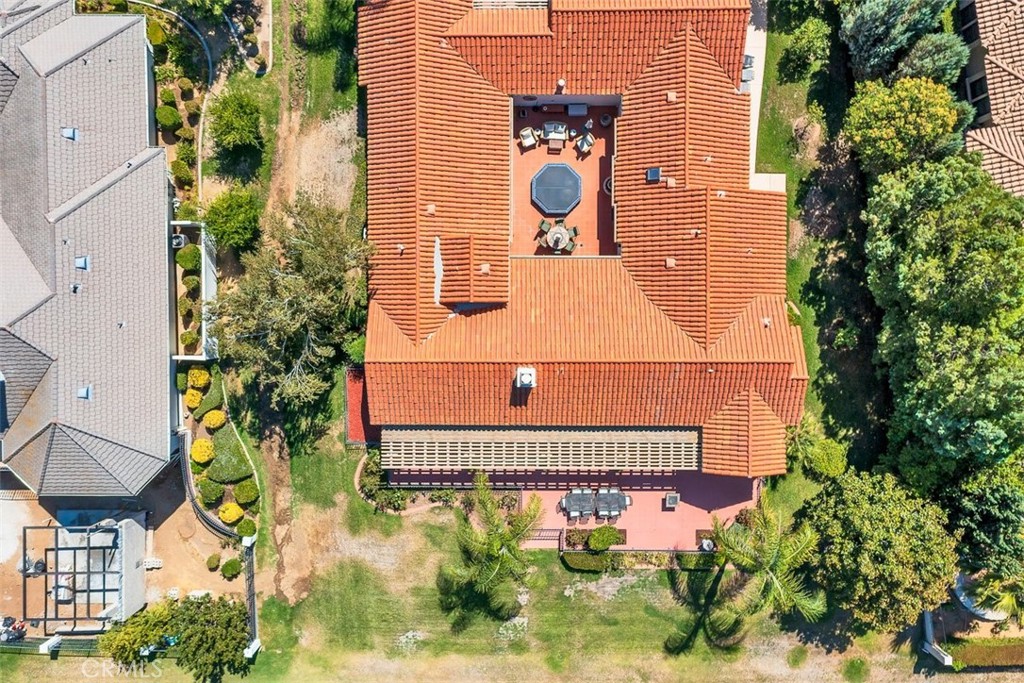 https://media.crmls.org/medias/b8b919d8-0599-4783-93df-1067c16e5f06.jpg?preset=X-Large