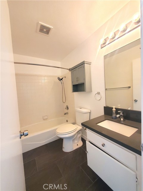 2nd upstairs full bathroom