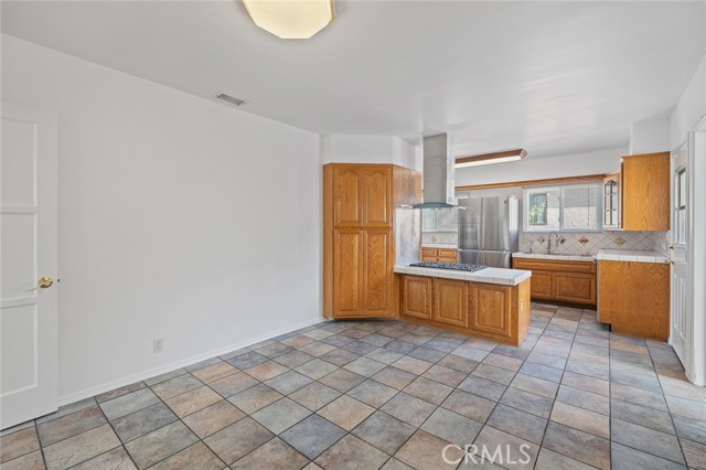 2058 Vancouver Avenue, Monterey Park CA: https://media.crmls.org/medias/b8b985ce-d185-4dba-b9c0-0853c308ad91.jpg