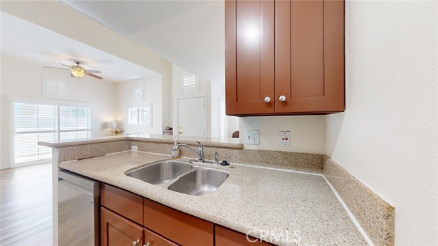 Detail Gallery Image 10 of 38 For 24420 Flaxwood Ln #204,  Newhall,  CA 91321 - 2 Beds | 2 Baths