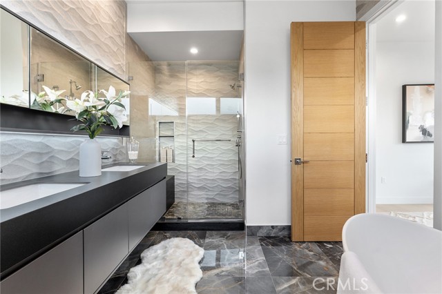 Detail Gallery Image 31 of 70 For 3932 S Minerva Ave, Los Angeles,  CA 90066 - 6 Beds | 6/1 Baths