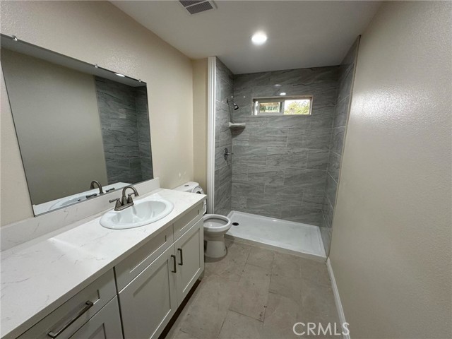 Detail Gallery Image 9 of 16 For 16424 El Molino Ct #1,  Fontana,  CA 92335 - 4 Beds | 2 Baths