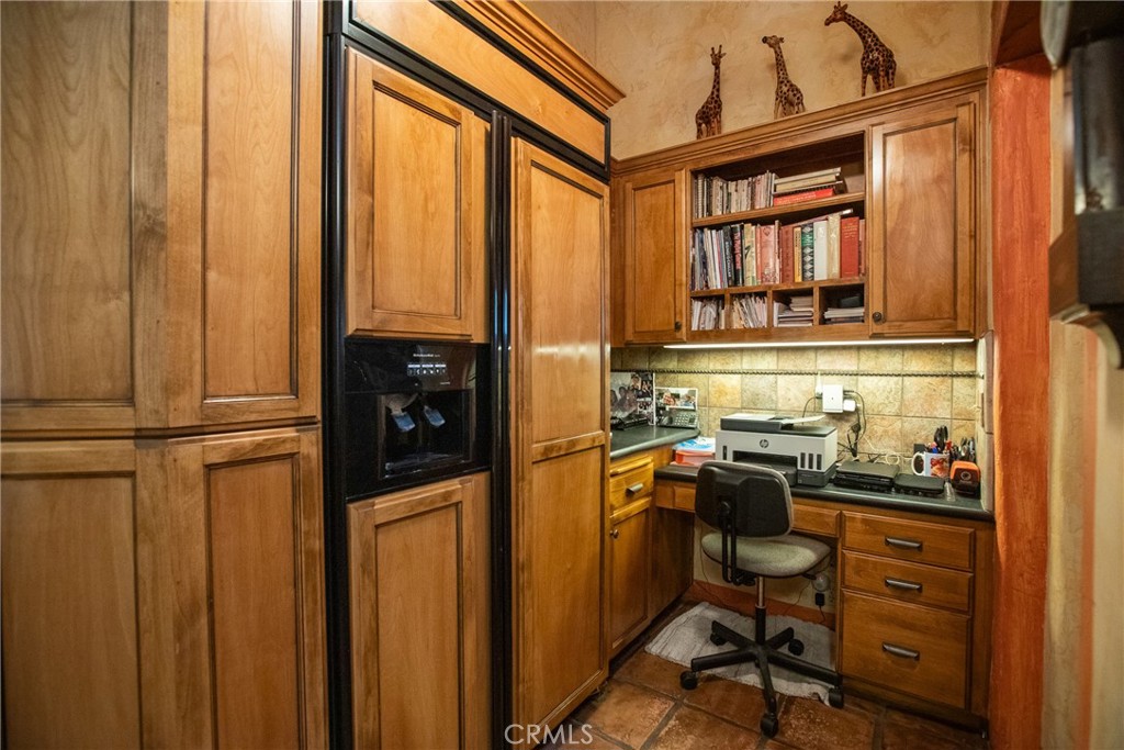 https://media.crmls.org/medias/b8ba711d-6796-41c9-a7d3-8a1886390086.jpg?preset=X-Large