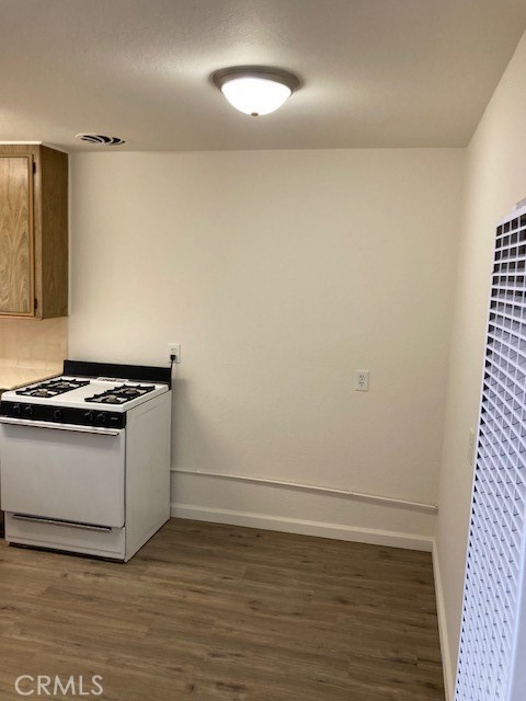 Image 3 of 7 For 1152 Villa  1156