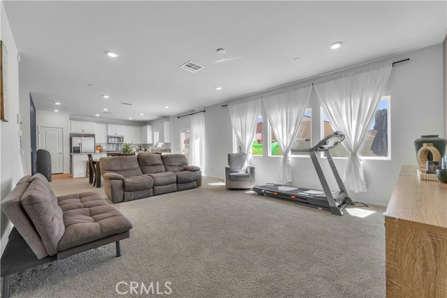 4422 Jade Court, Lancaster CA: https://media.crmls.org/medias/b8baeed8-3812-489e-bdc1-db43c26bef27.jpg