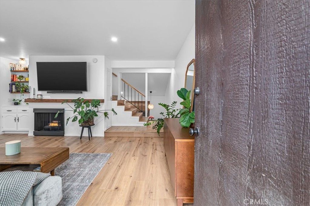 5465 Newcastle Avenue #6