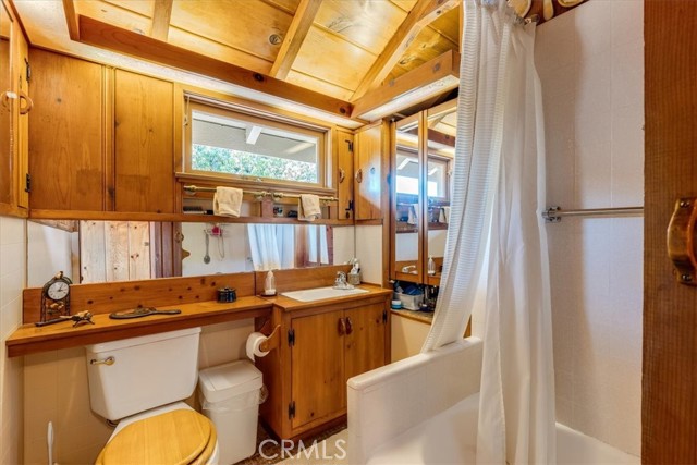 1680 Newhall Avenue, Cambria CA: https://media.crmls.org/medias/b8bc48a8-93ea-42f8-b352-f0e26b8e443d.jpg