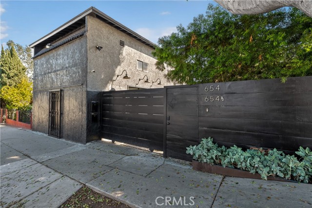 Detail Gallery Image 7 of 45 For 654 S Soto St, Los Angeles,  CA 90023 - 4 Beds | 4 Baths