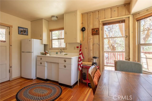 352 Big Bear Trail, Fawnskin CA: https://media.crmls.org/medias/b8bcb522-ada3-4b8e-ac66-145477c0836f.jpg