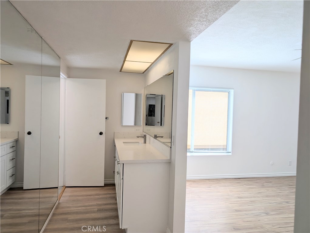 https://media.crmls.org/medias/b8bcc765-52f2-4a61-8116-2958e41785fc.jpg?preset=X-Large