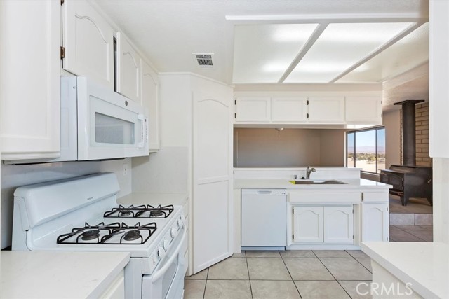 Detail Gallery Image 10 of 32 For 7267 Dalscote St, Hesperia,  CA 92345 - 3 Beds | 2/1 Baths