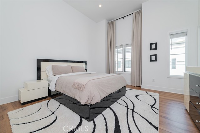 288 S Oakland Ave, Pasadena CA: https://media.crmls.org/medias/b8be2d6d-37c6-4186-8d50-e9a2ce0e9f92.jpg