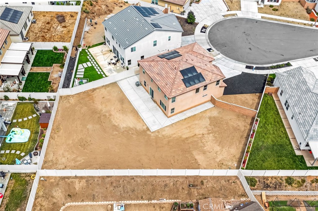 https://media.crmls.org/medias/b8be6074-e49f-45e2-8318-5c3a95d81668.jpg?preset=X-Large