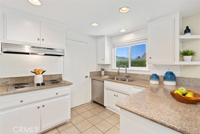 Detail Gallery Image 11 of 28 For 15921 Dundalk Ln, Huntington Beach,  CA 92647 - 4 Beds | 2 Baths