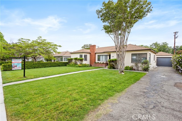 745 N Laurel Avenue, Upland CA: https://media.crmls.org/medias/b8bf787e-138f-4094-a47e-b66089392337.jpg