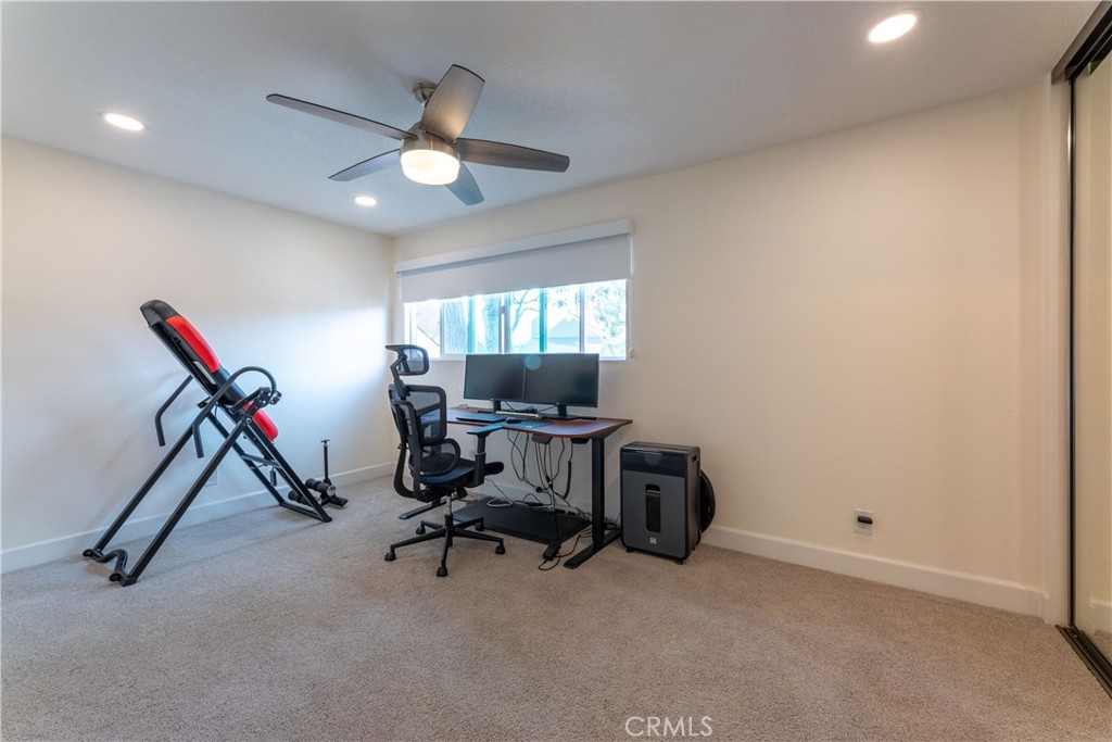 https://media.crmls.org/medias/b8c02b1f-c3f2-40e8-b146-e6b4416d163c.jpg?preset=X-Large