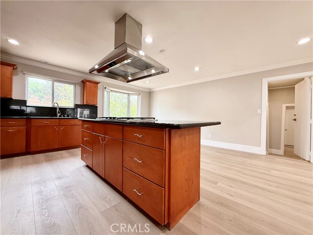 Detail Gallery Image 12 of 72 For 24204 Calvert, Woodland Hills,  CA 91367 - 6 Beds | 3 Baths