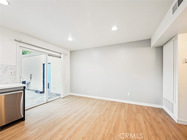 27564 Rondell photo 17