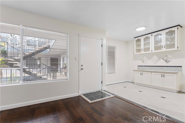Detail Gallery Image 8 of 24 For 120 Alamitos Ave #17,  Long Beach,  CA 90802 - 1 Beds | 1 Baths