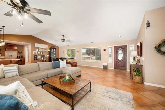 Detail Gallery Image 10 of 73 For 5498 Forked Horn Pl, Paso Robles,  CA 93446 - 3 Beds | 2 Baths