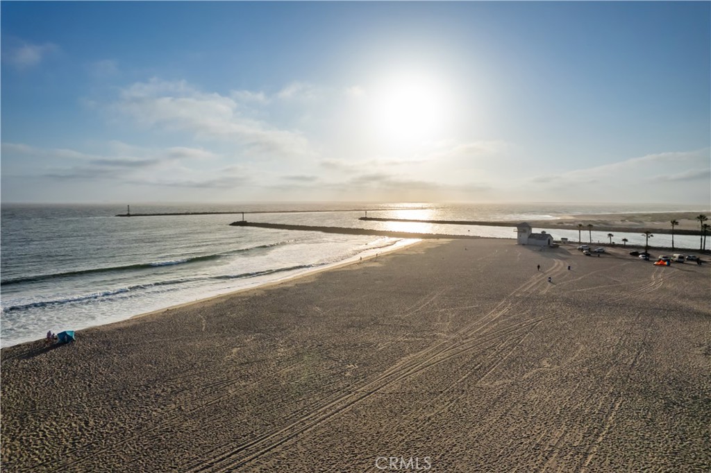 https://media.crmls.org/medias/b8c33f05-d688-4f97-a718-10f253821ba4.jpg?preset=X-Large