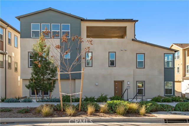 Detail Gallery Image 2 of 37 For 466 Lobata, Irvine,  CA 92618 - 4 Beds | 3/1 Baths