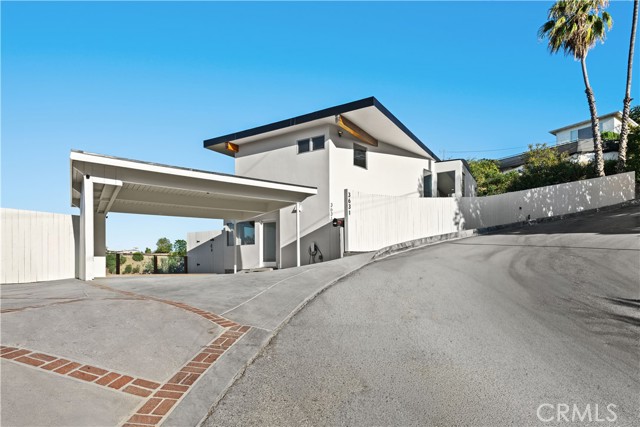 3631 Sunswept Drive, Studio City CA: https://media.crmls.org/medias/b8c42fb4-d507-4033-b6d1-248dd44573f2.jpg