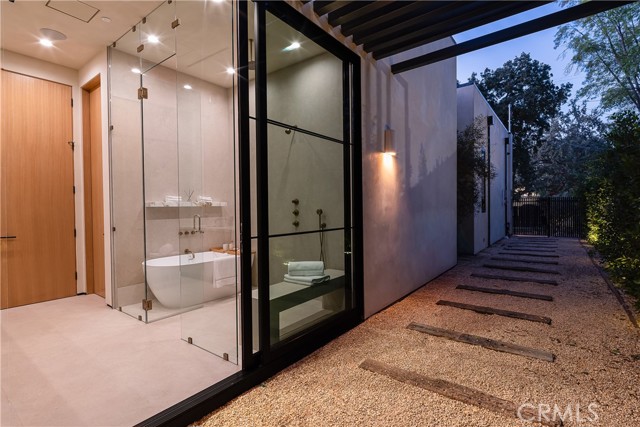 Detail Gallery Image 30 of 36 For 23340 Collins, Woodland Hills,  CA 91367 - 4 Beds | 4/1 Baths