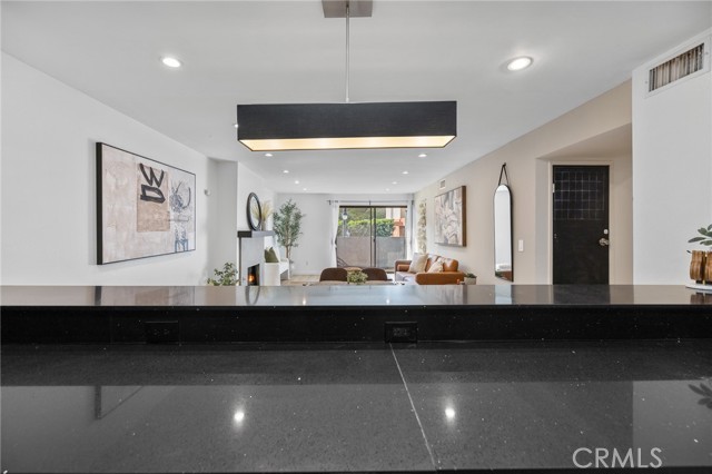 1940 N Highland Avenue, Los Angeles CA: https://media.crmls.org/medias/b8c5e4aa-1884-4488-900d-539082393ec2.jpg