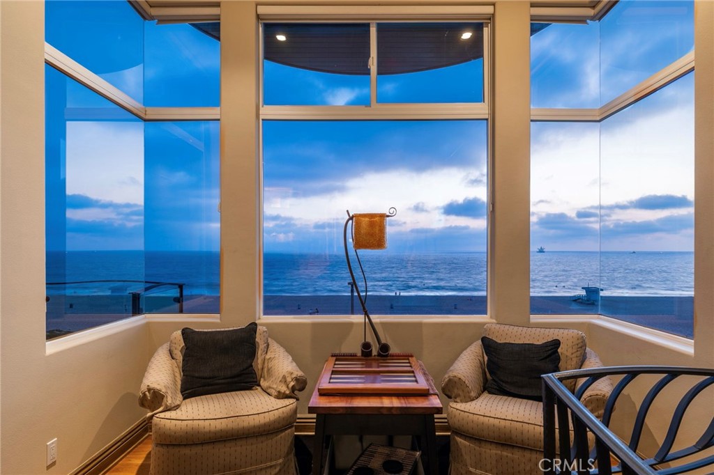 4308 The Strand