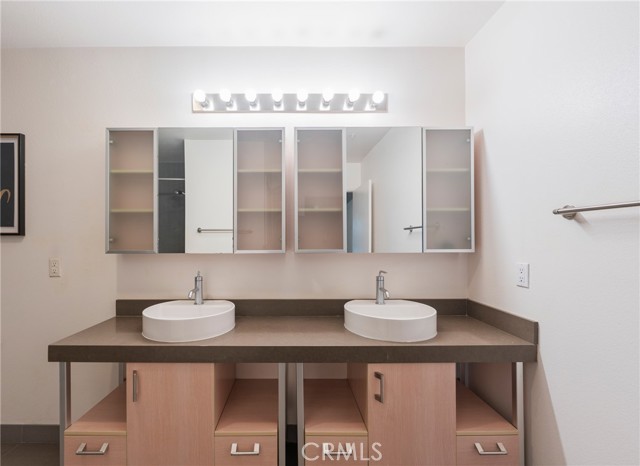 Detail Gallery Image 22 of 38 For 1234 Wilshire Bld #127,  Los Angeles,  CA 90017 - 1 Beds | 1 Baths