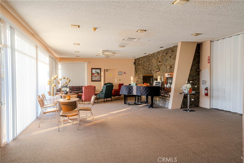 https://media.crmls.org/medias/b8c65ba6-879a-4fc8-b187-088f6465ecda.jpg?preset=X-Large