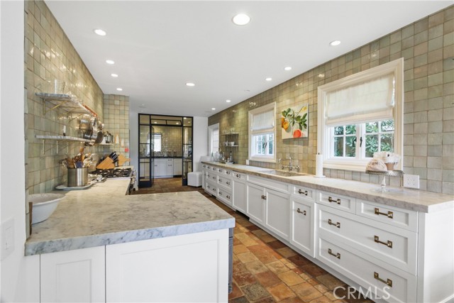Detail Gallery Image 7 of 45 For 464 Holly, Laguna Beach,  CA 92651 - 4 Beds | 3/1 Baths