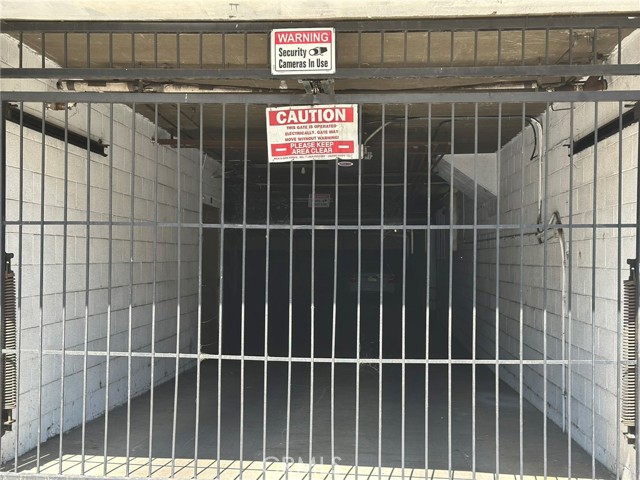 210 S Commonwealth Avenue, Los Angeles CA: https://media.crmls.org/medias/b8c6e59c-5629-48d8-be9c-f228c244fd0c.jpg