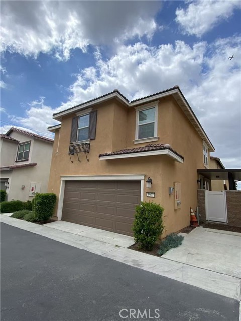 5901 Oatfield Avenue, Eastvale CA: https://media.crmls.org/medias/b8c6ecaf-da7d-4908-95d5-32f6c652cfdb.jpg