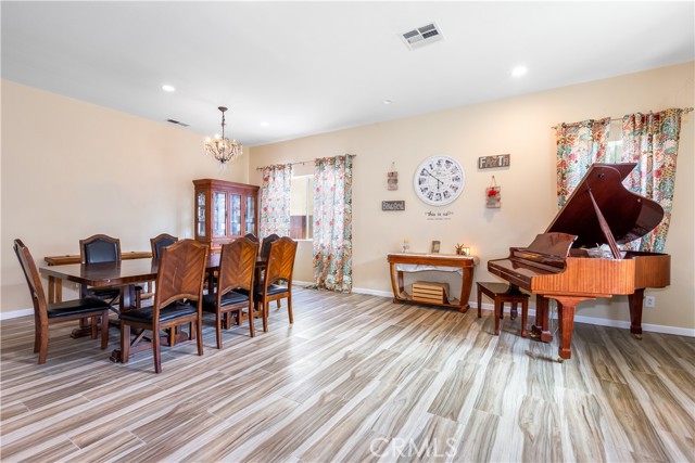 Detail Gallery Image 6 of 29 For 26412 Clydesdale Ln, Moreno Valley,  CA 92555 - 6 Beds | 3 Baths