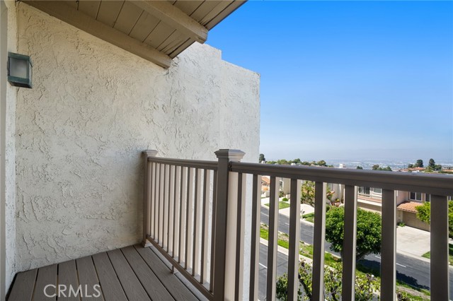 21 Hilltop Circle, Rancho Palos Verdes CA: https://media.crmls.org/medias/b8c91319-827a-406a-9f45-0ce6bed89b9e.jpg