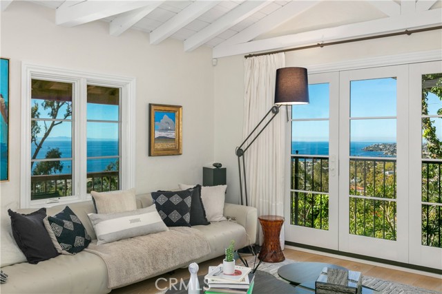 802 Rembrandt Drive, Laguna Beach CA: https://media.crmls.org/medias/b8c921dc-b0c9-432f-90cd-fe9f65d78e7b.jpg